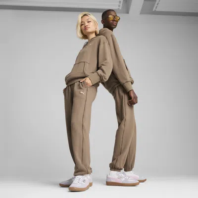 Puma Premium Essentials Relaxed Graphic Sweatpants Unisex In Brown
