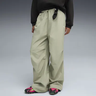 Puma Wardrobe Ess Parachute Pants Women In Green