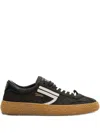 Puraai Stripe-detail Sneakers In Black