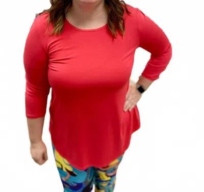 Pure Essence Crewneck Three Quarter Sleeve Top In Coral Sunset In Red