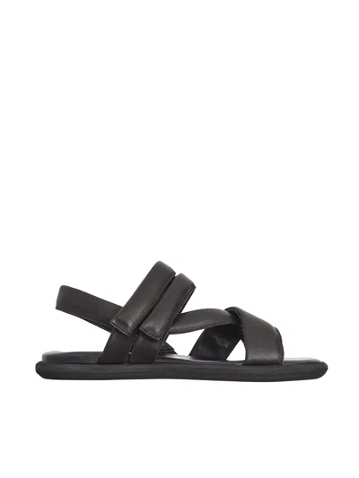 Puro Flat Leather Sandal In Black