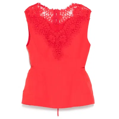 Pushbutton White Hourglass Sleeveless Top In Red