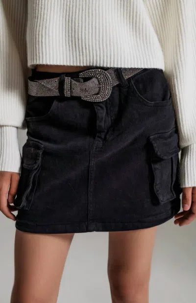 Q2 Cargo Mini Skirt In White In Blue