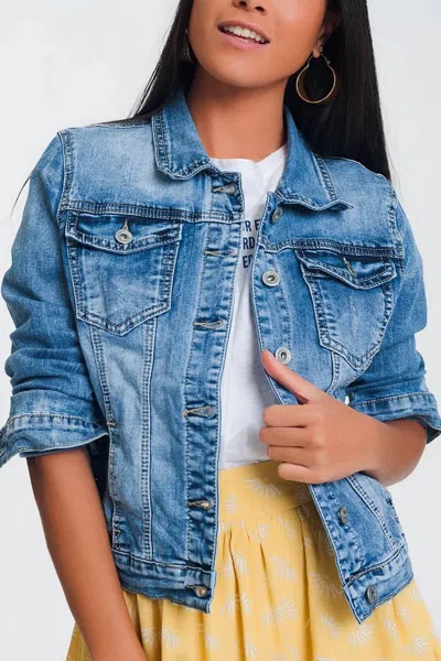 Q2 Cropped Trucker Jacket In Light Denim In Blue