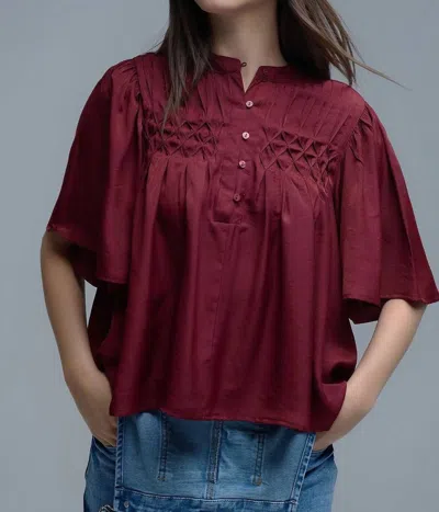 Q2 Darby Blouse In Wine In Burgundy