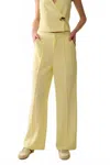Q2 Duvall Tailored Wide Leg Pants In Yellow In Yellow