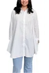 Q2 Long Sleeve Button Down Tunic Top In White In White