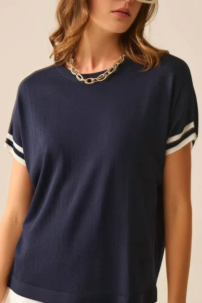 Q2 Relaxed Sweater With Contrast In Navy In Blue