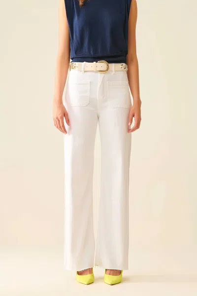 Q2 Stretch Straight Leg Pants In White In Red