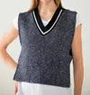 Q2 V-neck Knitted Vest With Open Side In Gray In White