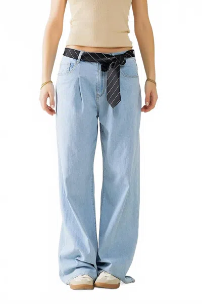 Q2 Zaria Jeans In Light Wash In Blue