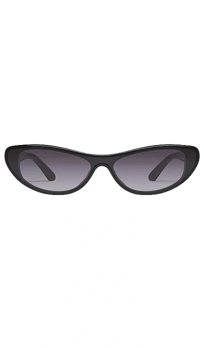 Quay X Guizio Slate Cat Eye Sunglasses In 黑色 & 烟灰色