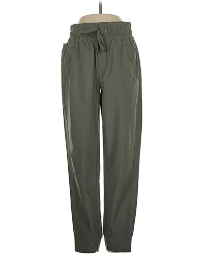 Pre-owned Quince Casual Pants In Green