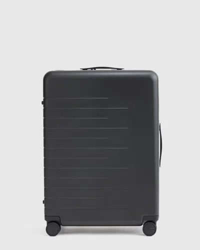 Quince Expandable Check-in Hard Shell Suitcase 24" In Black