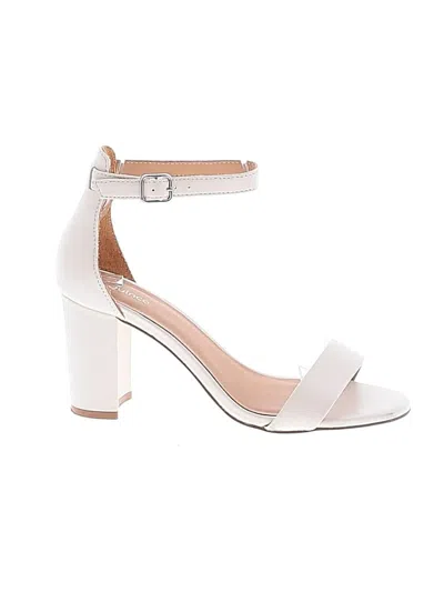 Pre-owned Quince Sandals In White