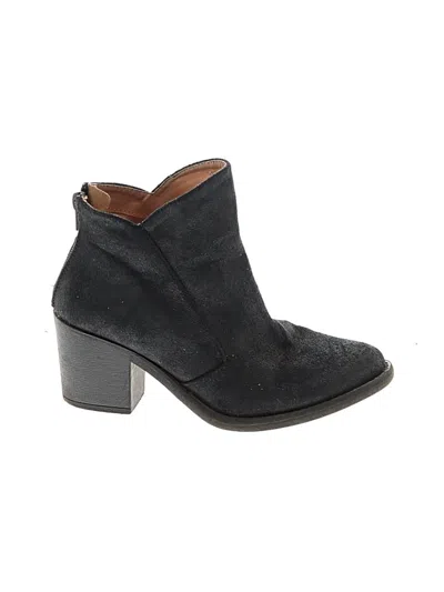 Pre-owned Qupid Ankle Boots In Black