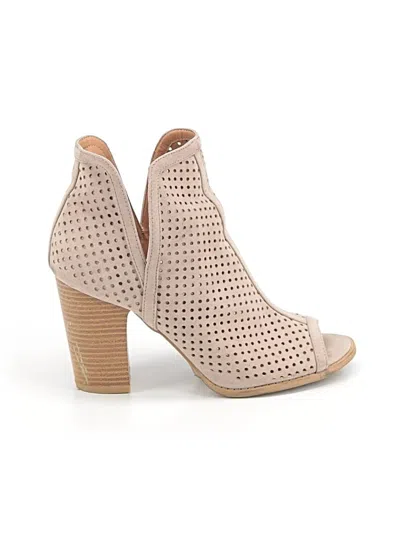 Pre-owned Qupid Ankle Boots In Tan