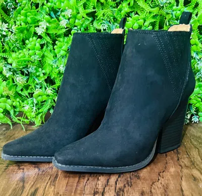 Qupid Danielle Suede Bootie In Black In Blue