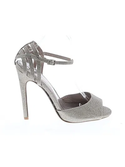 Pre-owned Qupid Sandals In Gold