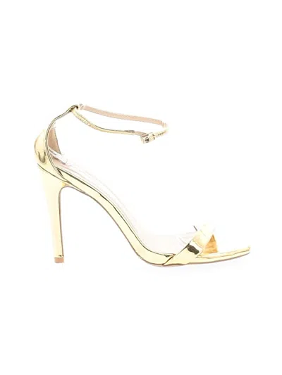 Pre-owned Qupid Sandals In Gold