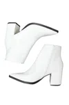 Qupid Women's Amari Ankle Boots In White In White