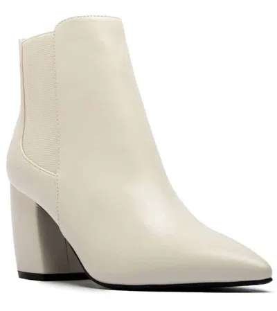 Qupid Women's Kolby Boot In Cream In White