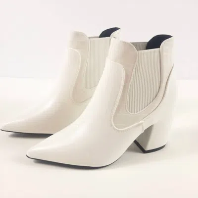 Qupid Women's Slip On Booties In White