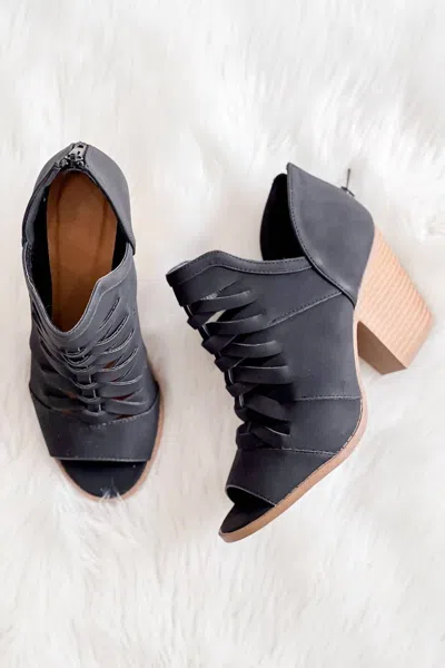 Qupid Women Strappy Peep Toe Heel In Black
