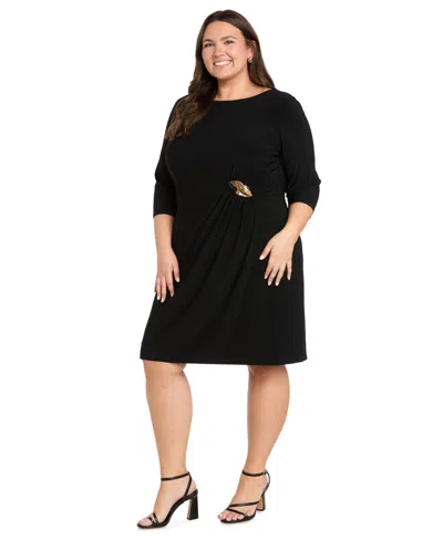 R & M Richards Plus Size Side Buckle Boat Neck Dress In Black