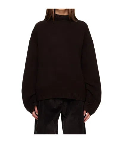 R2w Straight-hem Turtleneck Sweater In Brown