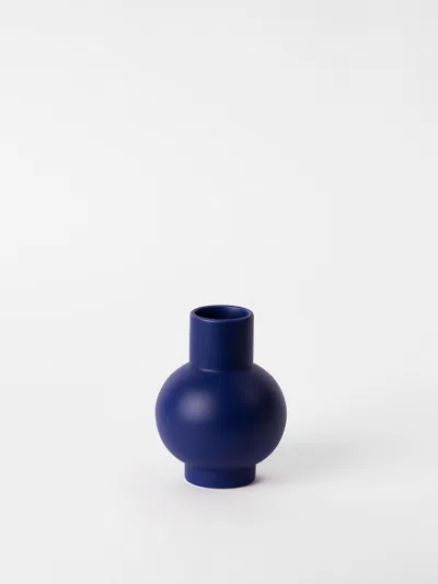 Raawii Vases Lifestyle  In Blue