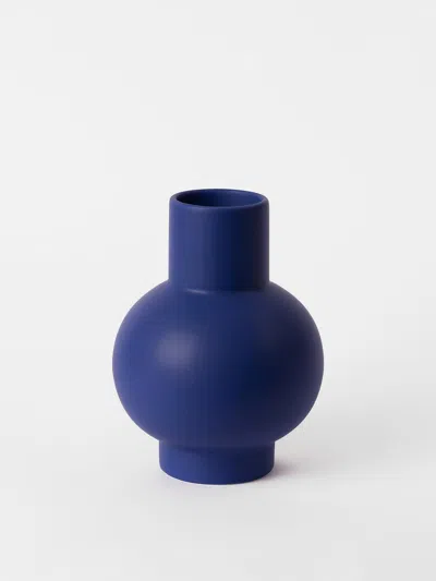 Raawii Vases Lifestyle  In Blue