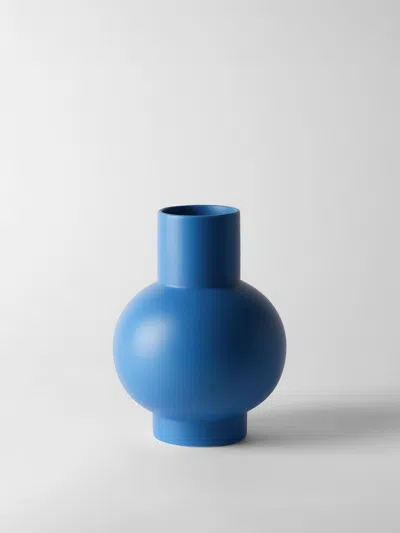 Raawii Vases Lifestyle  In Blue