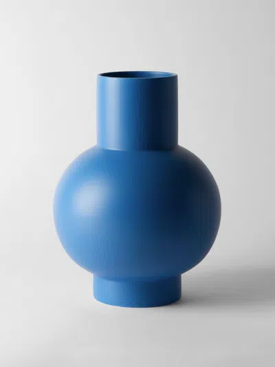 Raawii Vases Lifestyle  In Blue