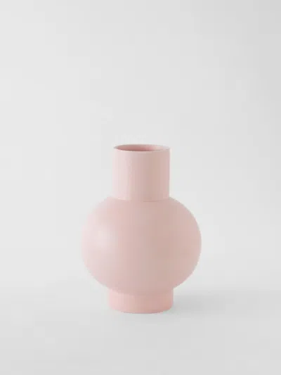 Raawii Vases Lifestyle  In Pink