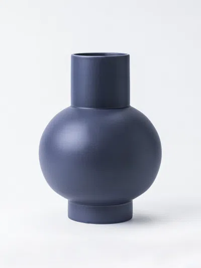 Raawii Vases Lifestyle  In Purple