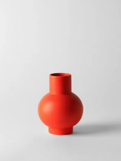 Raawii Vases Lifestyle  In Red
