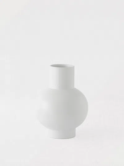 Raawii Vases Lifestyle  In White