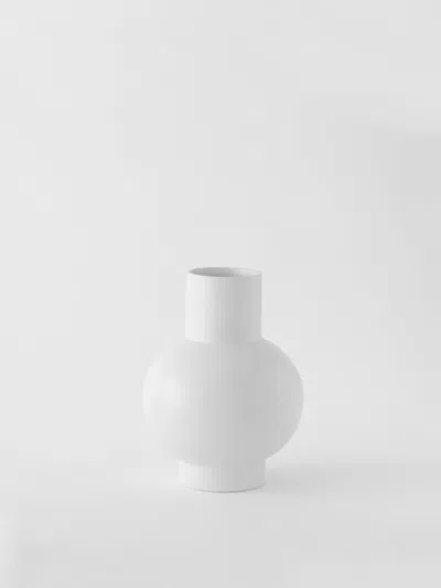 Raawii Vases Lifestyle  In White