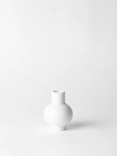 Raawii Vases Lifestyle  In White
