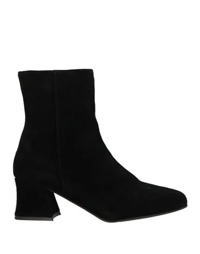 Raffaele Genga Woman Ankle Boots Black Size 8 Leather