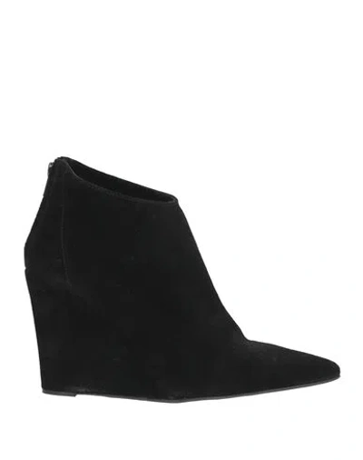 Raffaele Genga Woman Ankle Boots Black Size 9 Leather