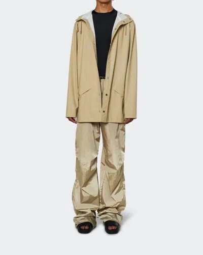 RAINS SNAP CLOSURE RAINCOAT JACKET IN SAND