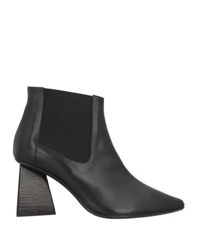 Ras Woman Ankle Boots Black Size 7 Leather