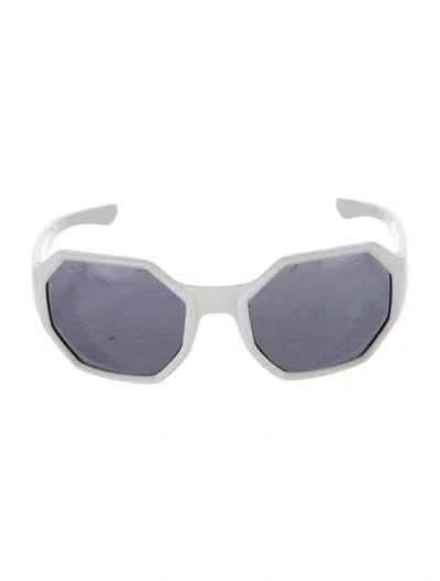 Pre-owned Ray Ban Oversize Tinted Sunglasses In White