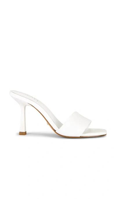 Raye Ali Heel In White