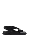 Raye Charli Sandal In 블랙