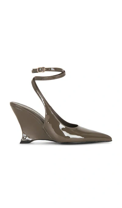Raye Liana Wedge In Gray
