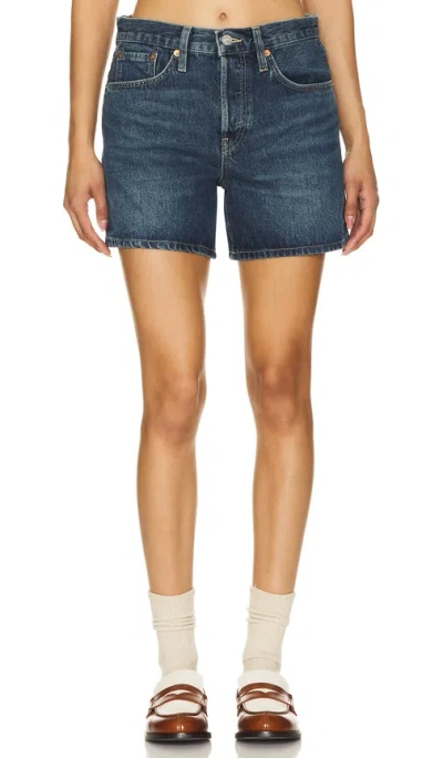 Re/done Mid Rise Boy Short In Blue Mere