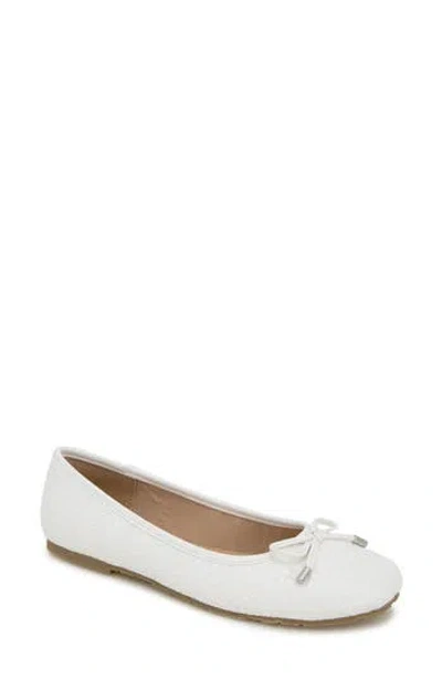 Reaction Kenneth Cole Elstree Ballet Flat In White Woven